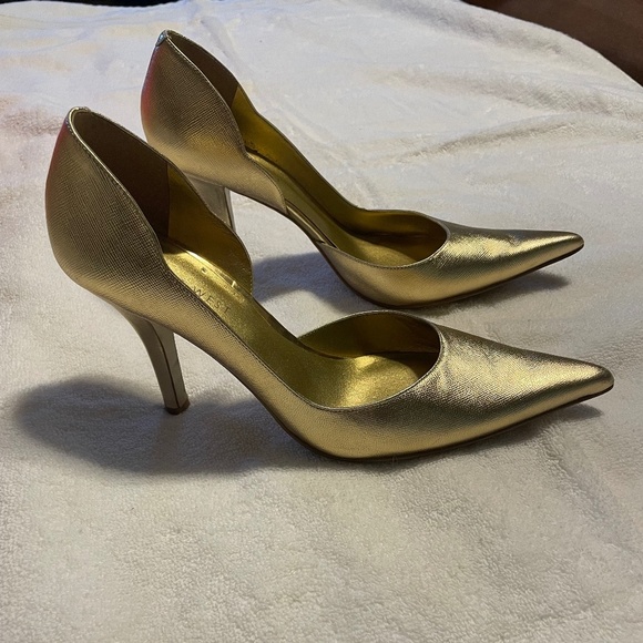 Nine West Shoes - Nine West Gold Pointy Toe Pump